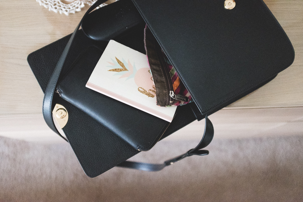 Cuyana Double Loop Bag Review + What's In My Bag 